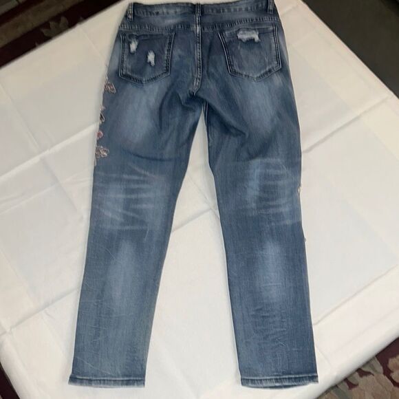 A. Z. I Women's Blue Jeans with Pink Floral Embroidery Size 4 - Picture 8 of 12